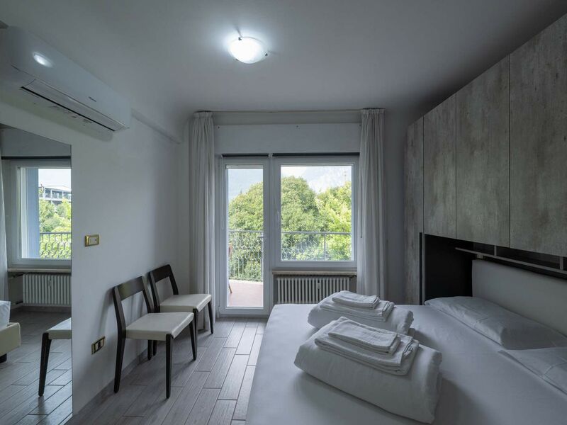 Appartamento Superior 2 camere da letto, 2 balconi, vista lago laterale 