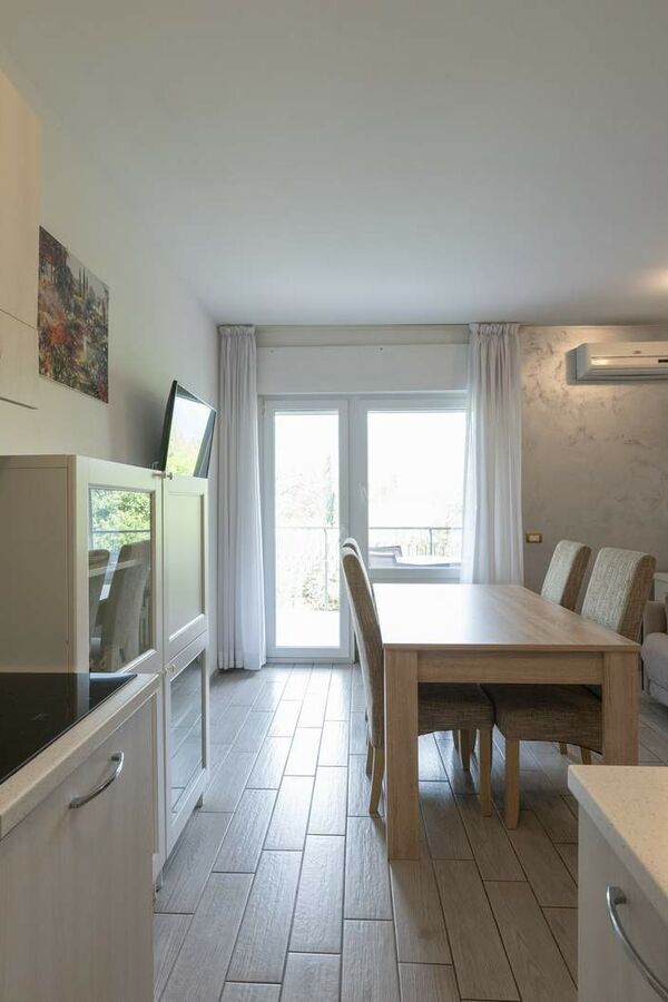 Appartamento Superior 2 camere da letto, 2 balconi, vista lago laterale 