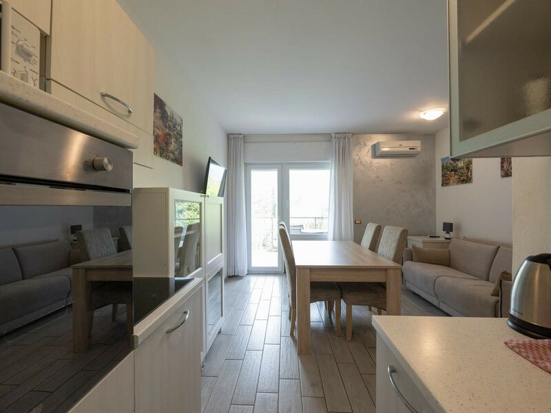 Appartamento Superior 2 camere da letto, 2 balconi, vista lago laterale 