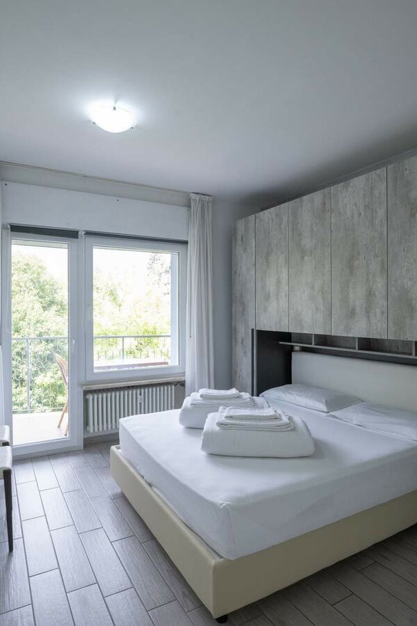 Appartamento Superior 2 camere da letto, 2 balconi, vista lago laterale 