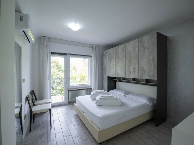 Appartamento Superior 2 camere da letto, 2 balconi, vista lago laterale 