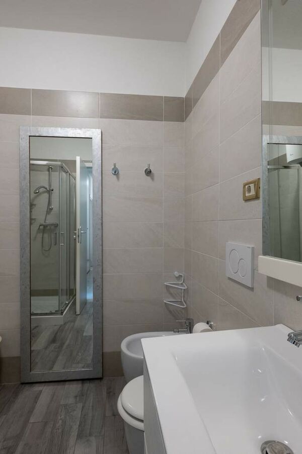 Appartamento Superior 2 camere da letto, 2 balconi, vista lago laterale 